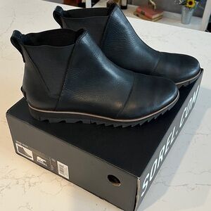 SOREL Harlow Chelsea Black Leather Waterproof Pull On Ankle Boots 9.5 Like NEW